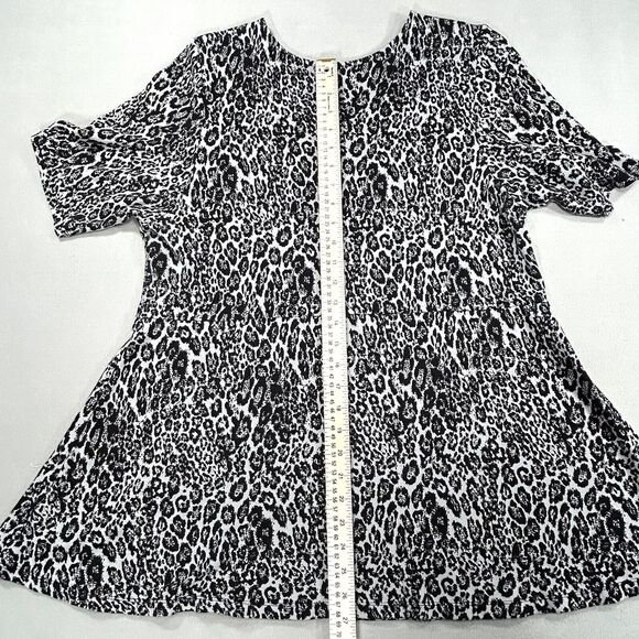 Torrid Top Women 3 3X Gray Black Pull On Short Sleeve Leopard Tee Shirt Blouse - Picture 8 of 12